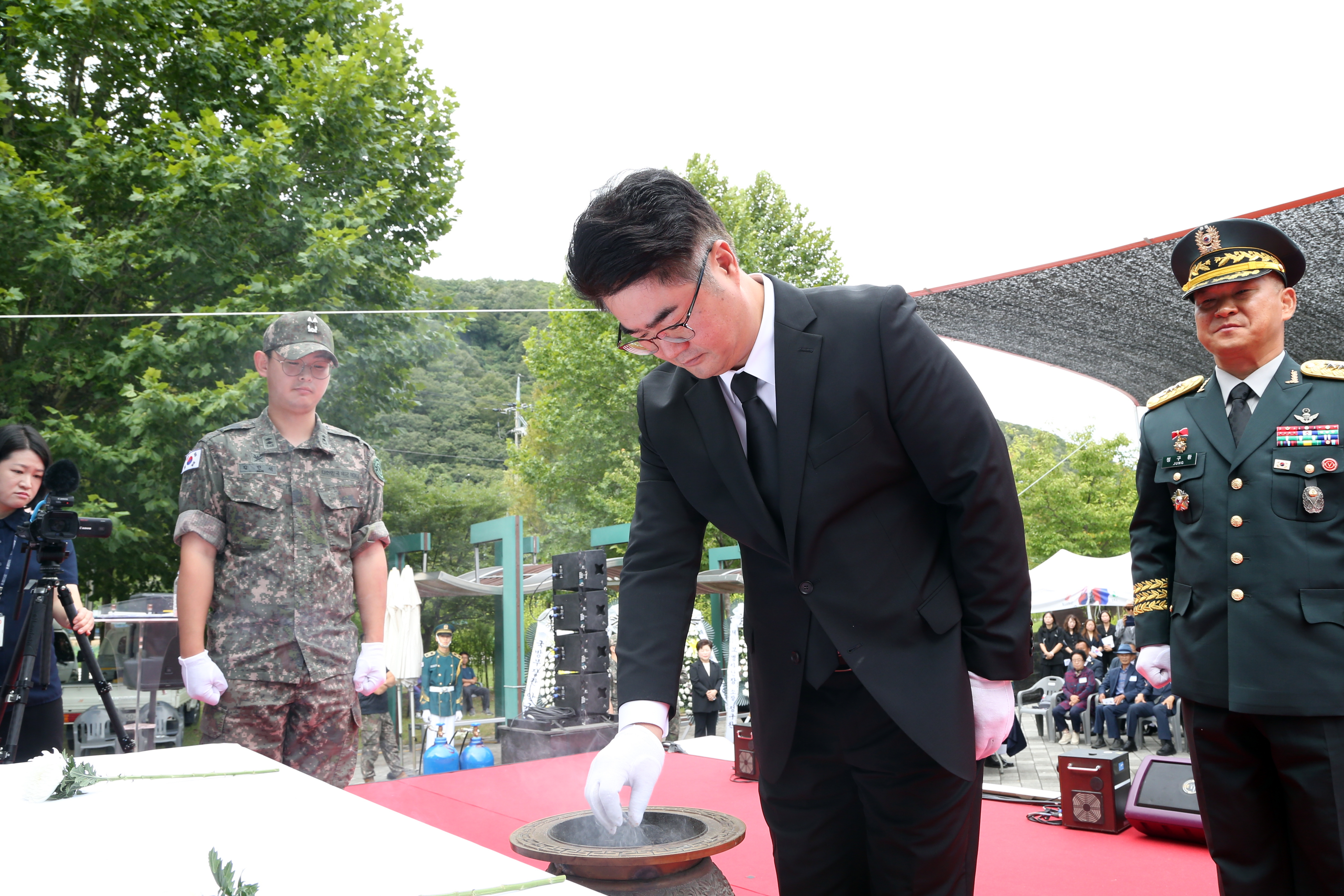 “그들이 피로 지킨 오늘, 우리의 희망찬 내일”